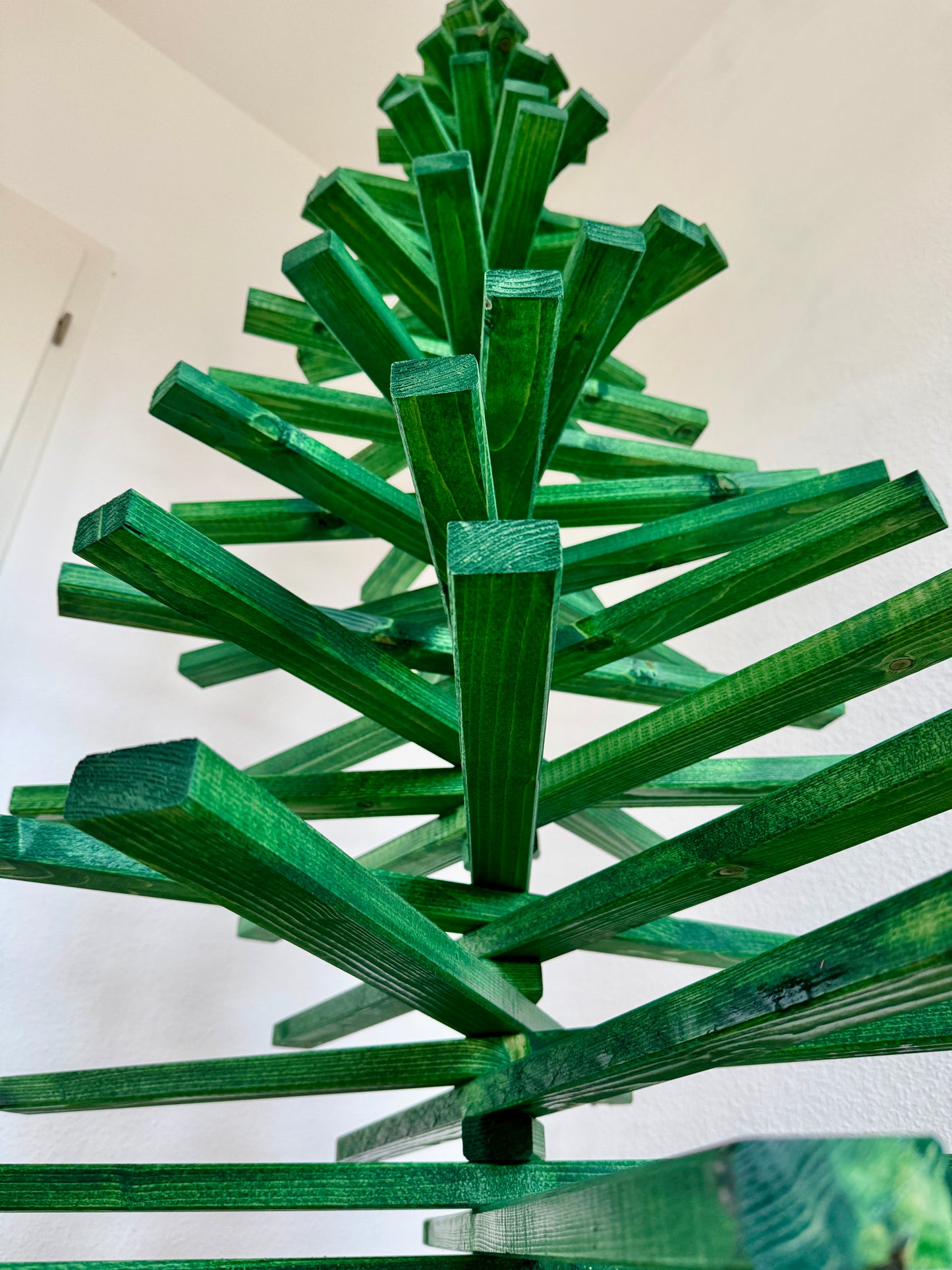 Jordi - Holz Modern - Nachhaltiger Weihnachtsbaum